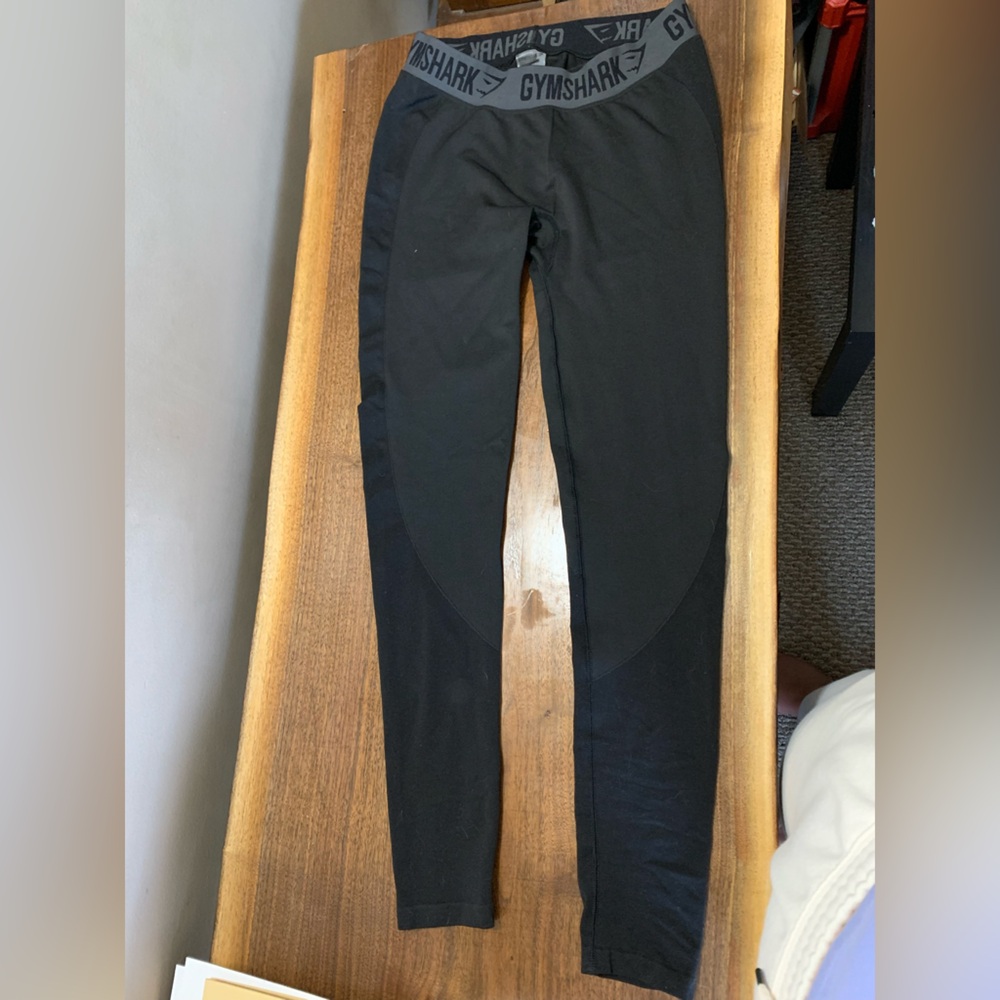 Gymshark leggings size large (black and gray band)
